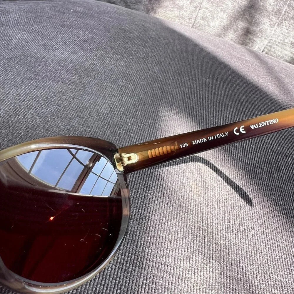 Valentino V634 women cat eyes Glasses frame only, Beige Horn,
